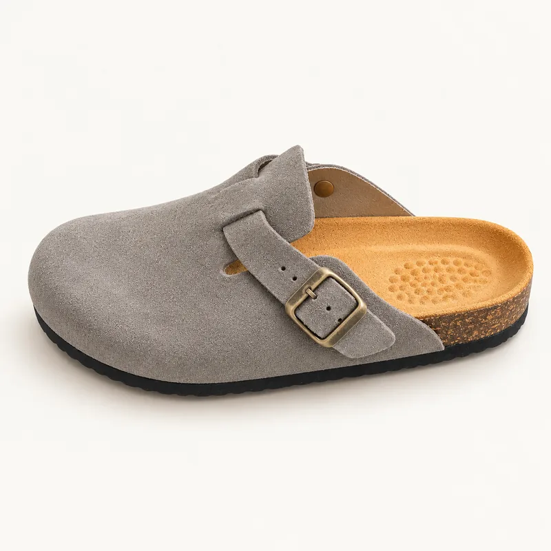 Mule fermée en daim, coloris Gris, vue de trois quarts