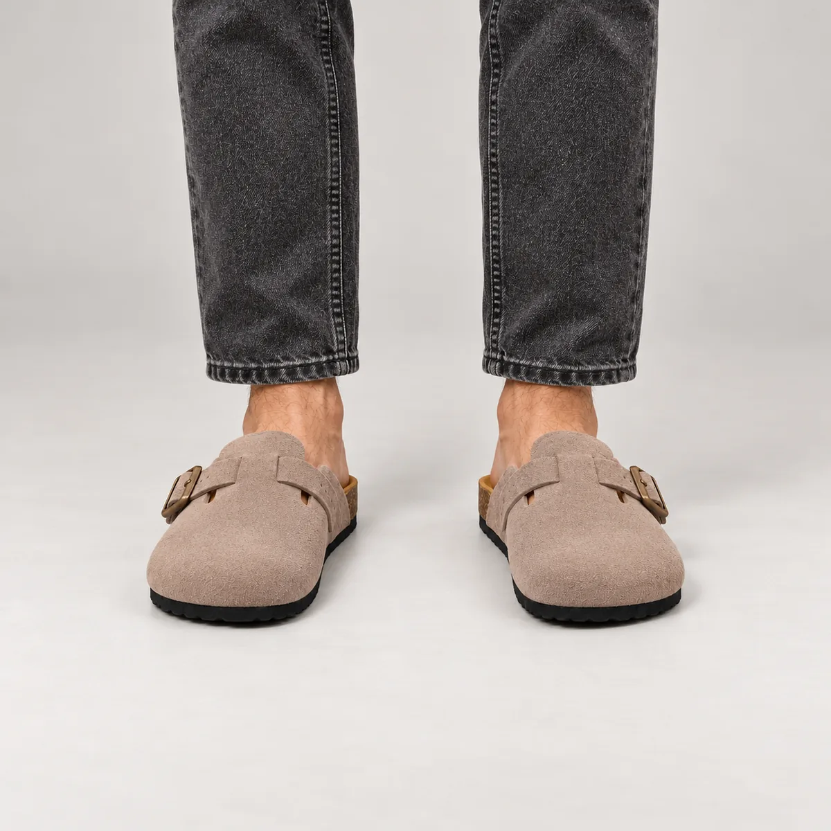Studio · homme, deux jambes et chaussures visibles